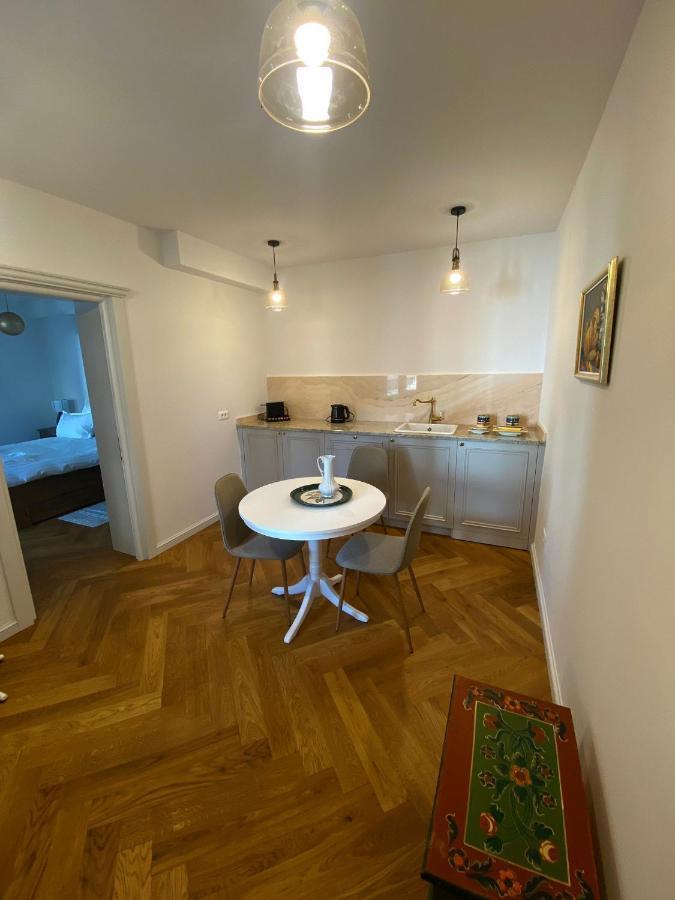 Augsburg Apart Piatra Neamţ Extérieur photo