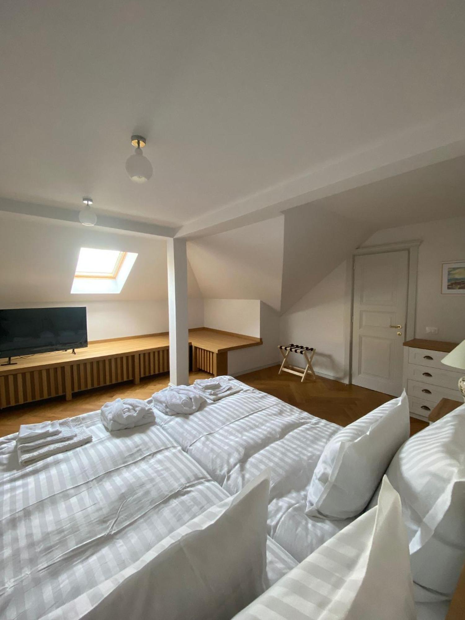 Augsburg Apart Piatra Neamţ Extérieur photo