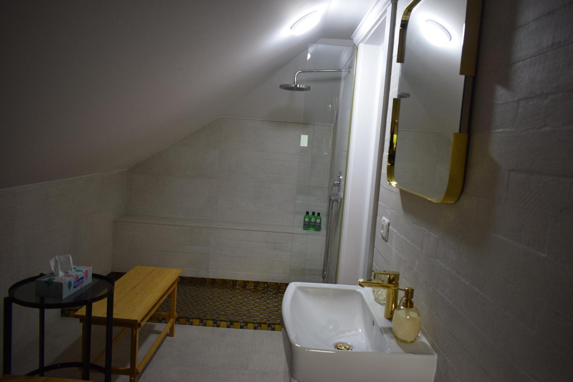 Augsburg Apart Piatra Neamţ Extérieur photo